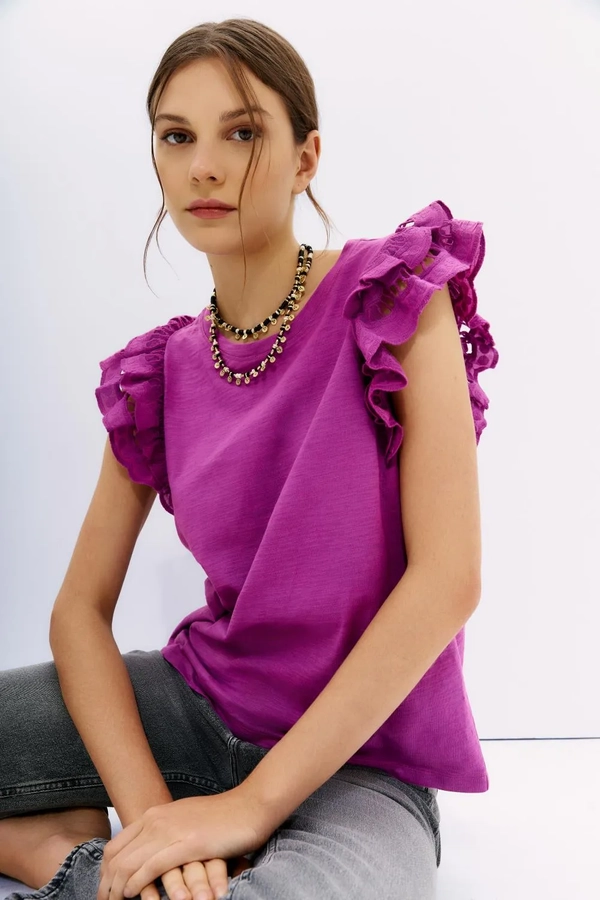 camiseta romance broderie