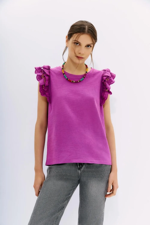 camiseta romance broderie