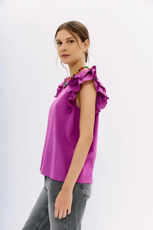 camiseta romance broderie
