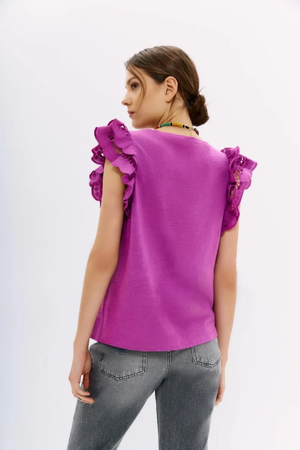 camiseta romance broderie
