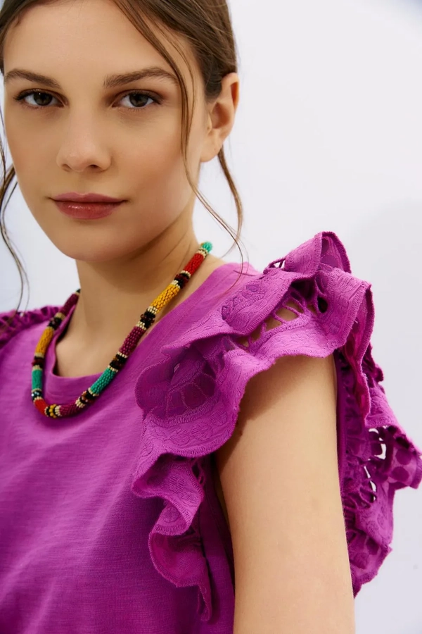 camiseta romance broderie