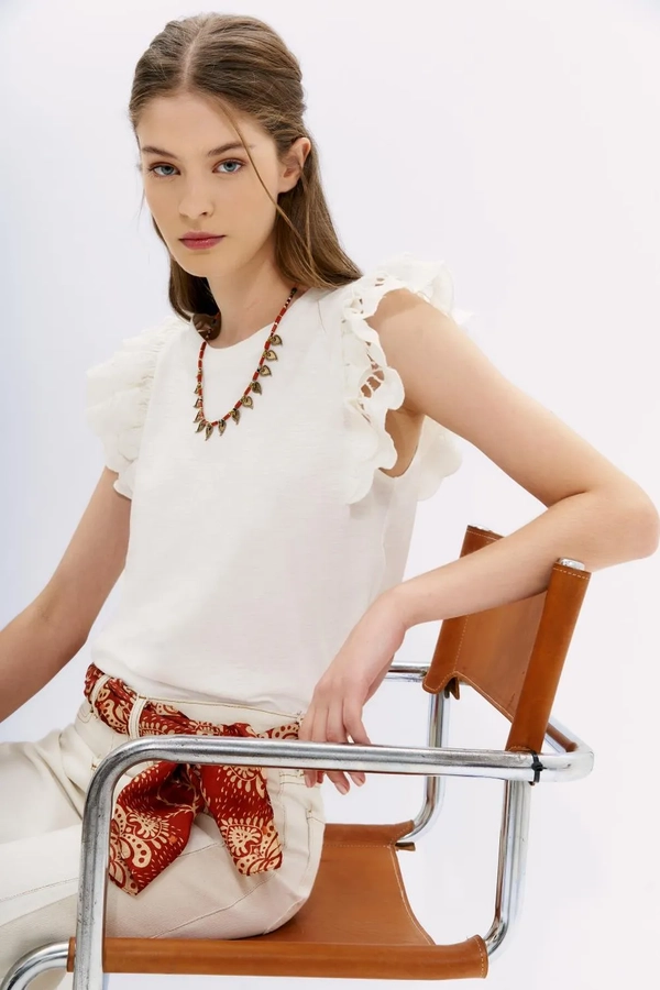 camiseta romance broderie