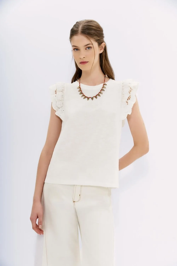 camiseta romance broderie