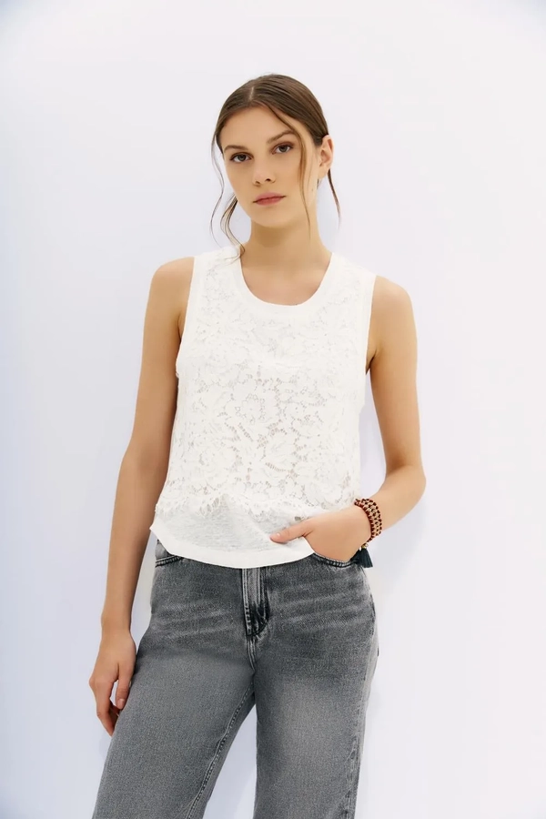 musculosa lace