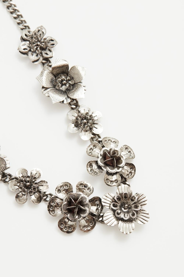 collar metal flower