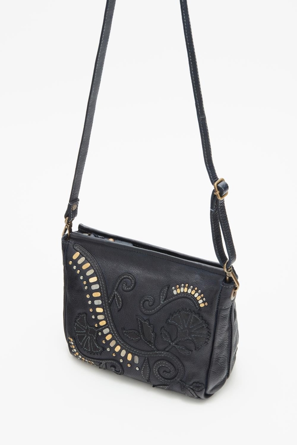 cartera braid flower