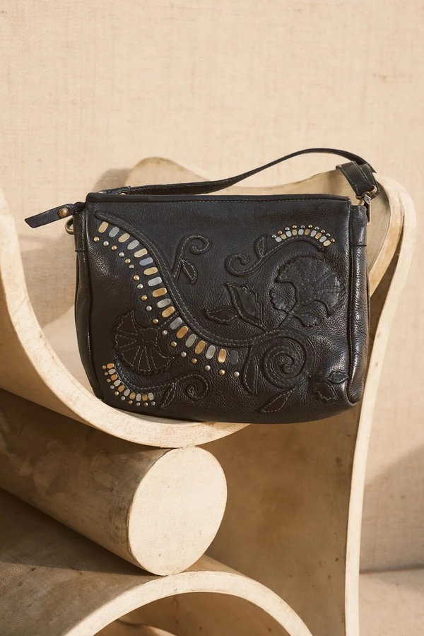 cartera braid flower