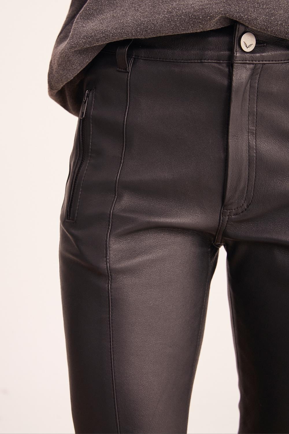 Pantalon Basic Cuero