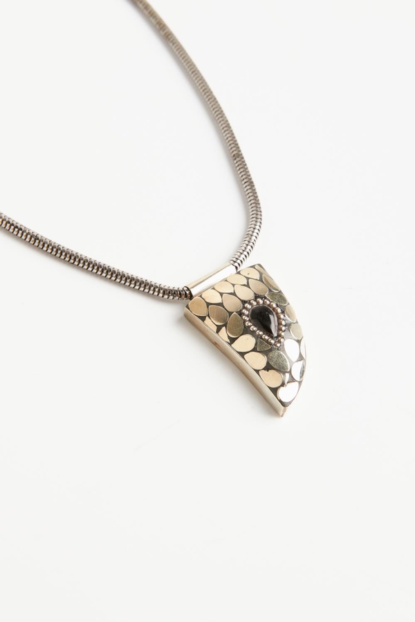 collar ocean stone