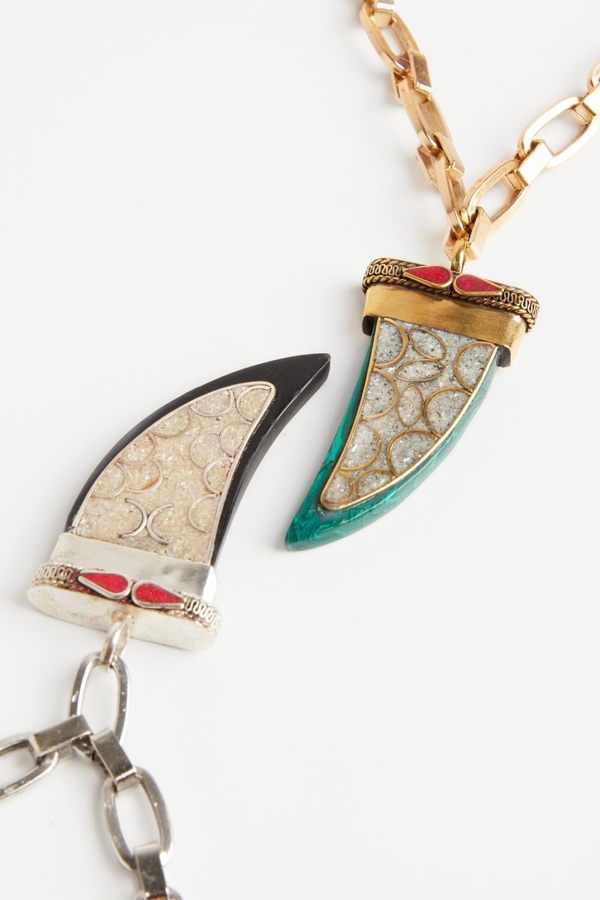 collar asia horn