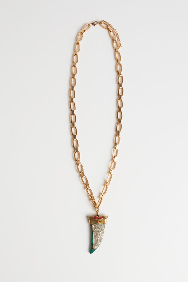 collar asia horn
