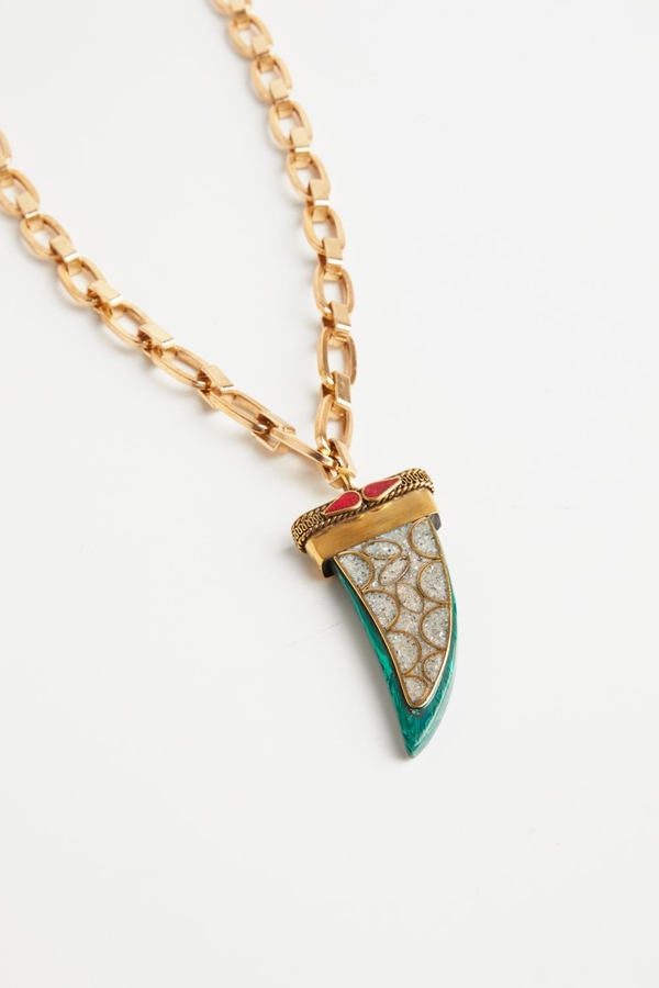 collar asia horn