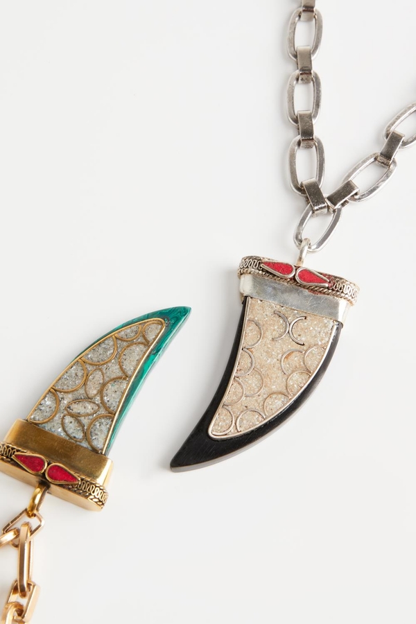 collar asia horn