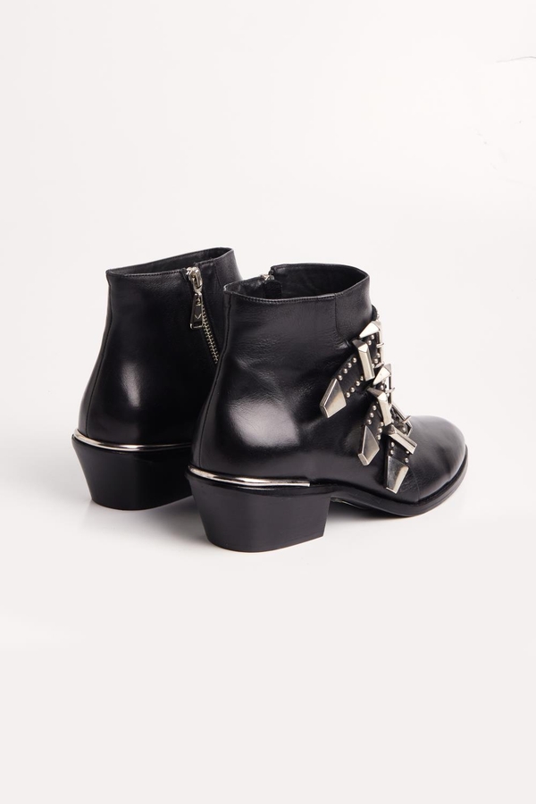 bota studs new