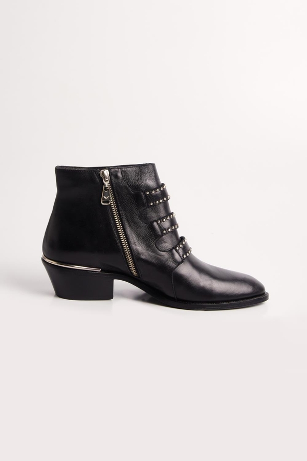 bota studs new