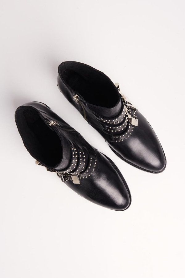 bota studs new