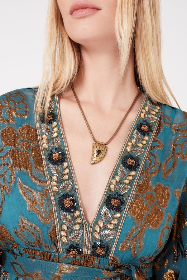 collar ocean stone