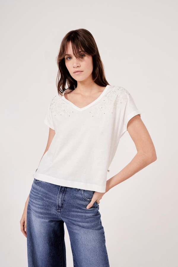 remera v flower