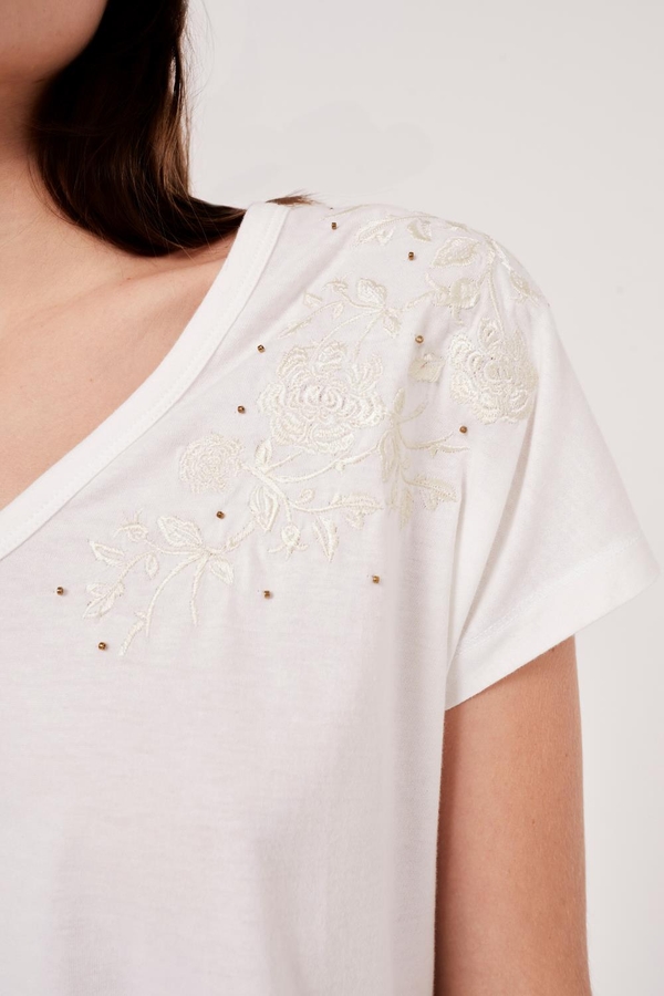 remera v flower