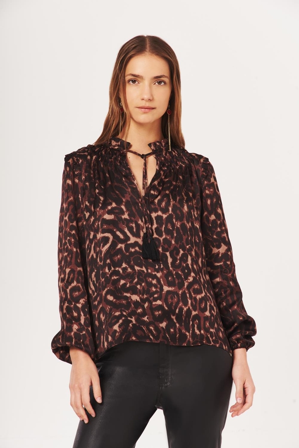 camisa akan animal