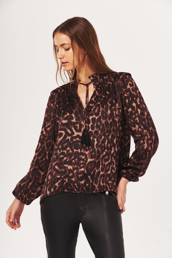 camisa akan animal