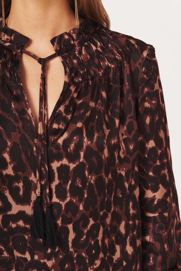 camisa akan animal