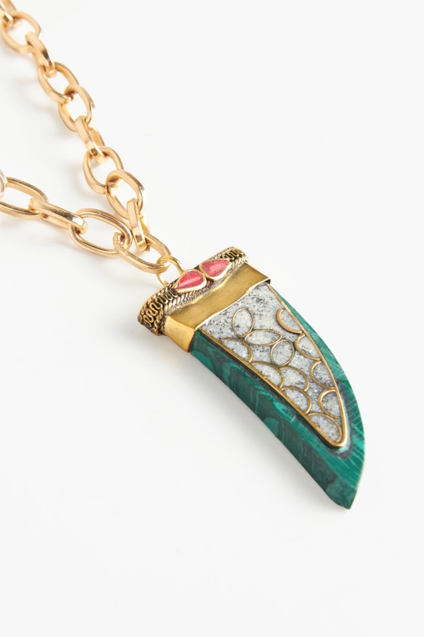 collar asia horn