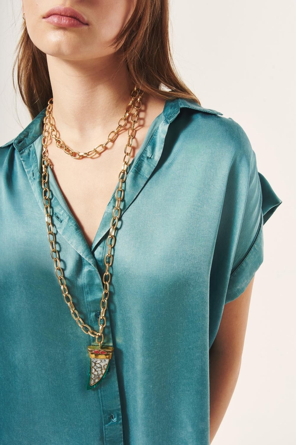 collar asia horn