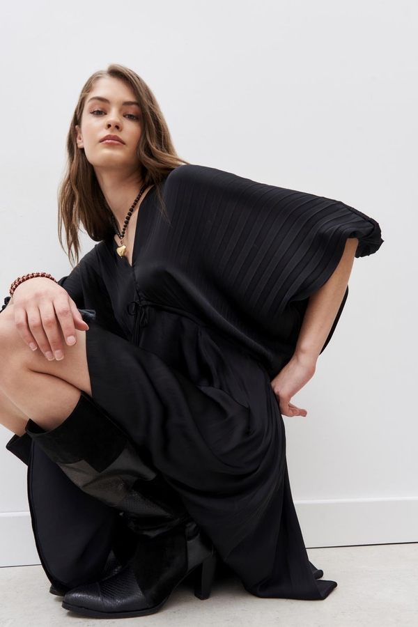 vestido mica pleats