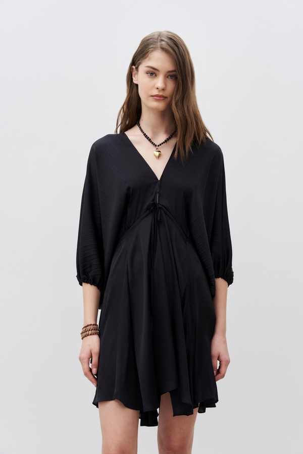 vestido mica pleats