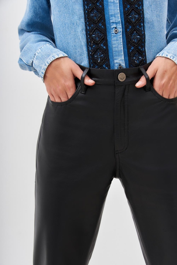 pantalon new straight cuero