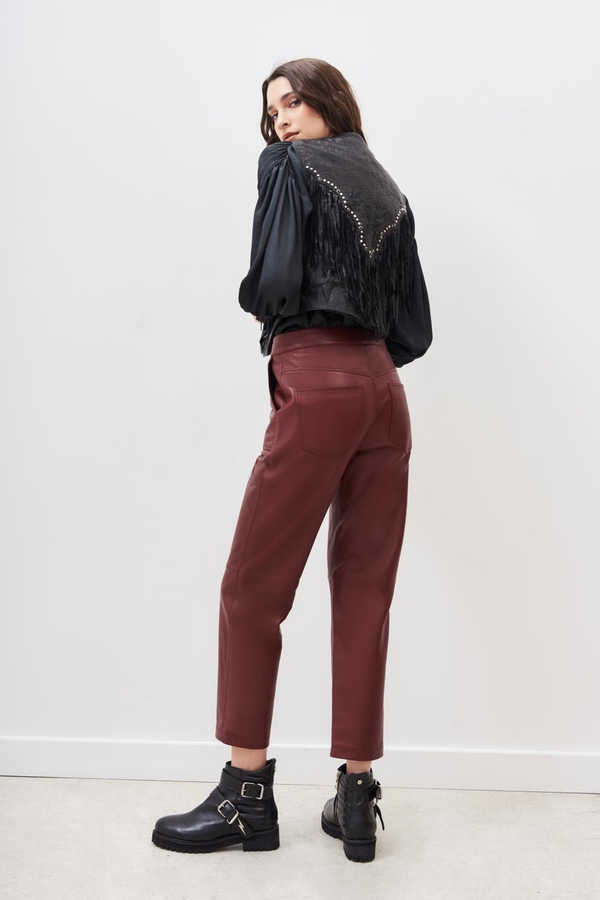 pantalon recto new cuero