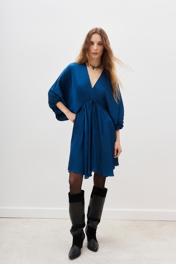 vestido mica pleats