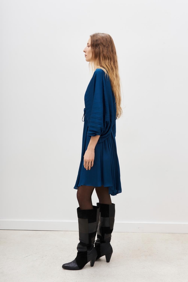 vestido mica pleats