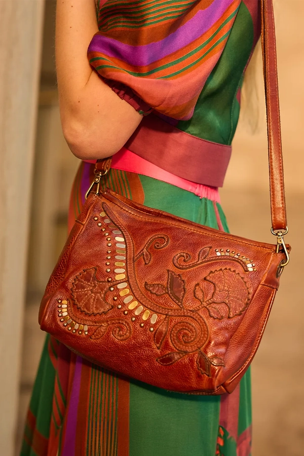 cartera braid flower